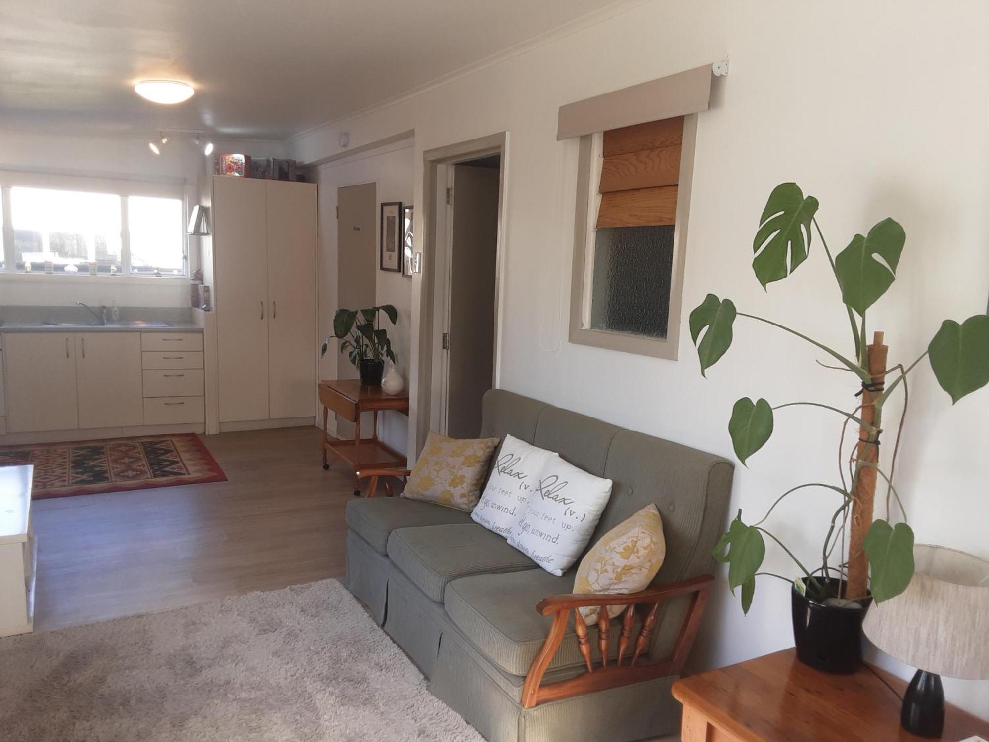Relax@99 * Featherston
